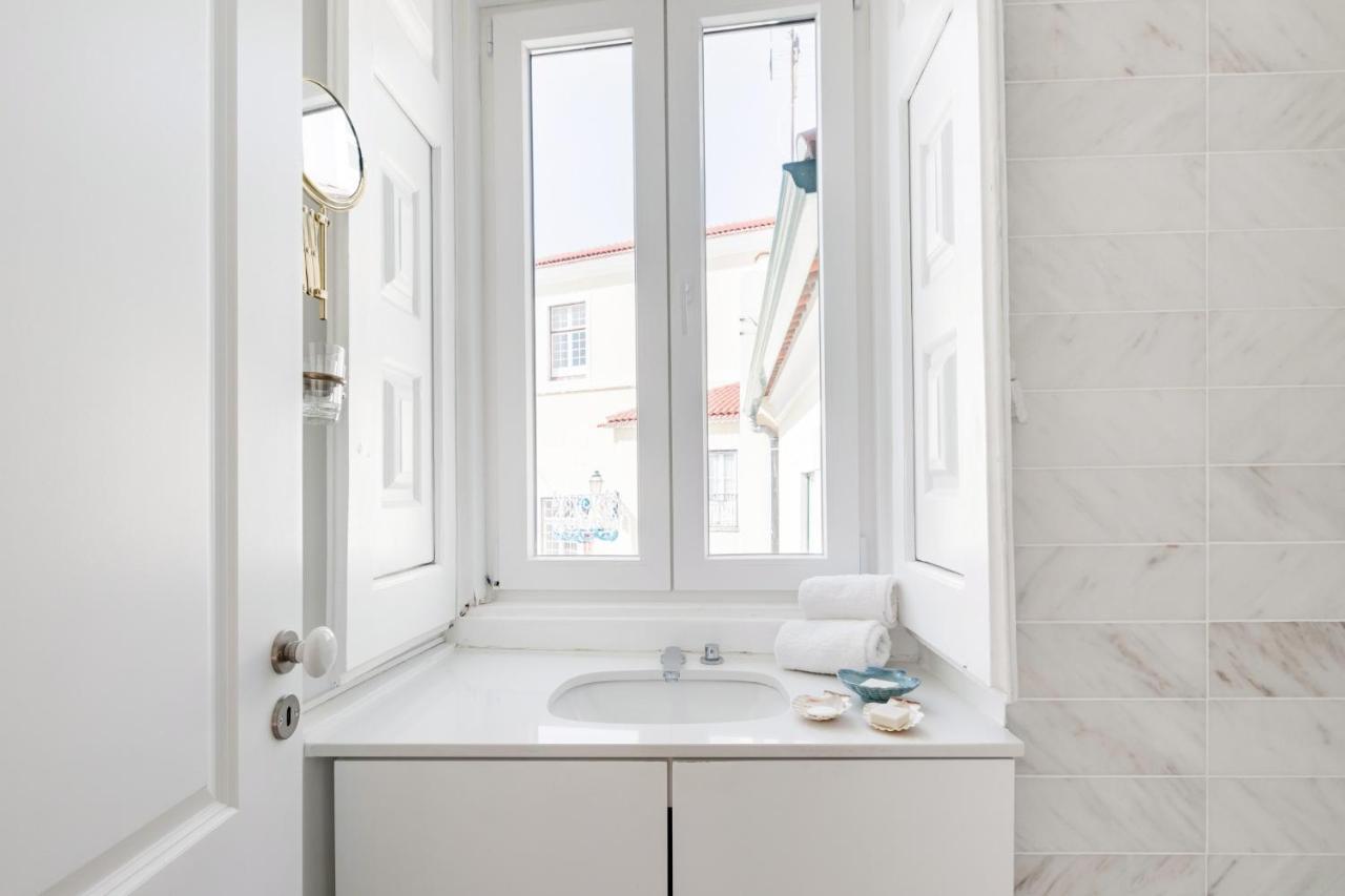 Alfama Terrace: Historic Charm With River Views Lisboa