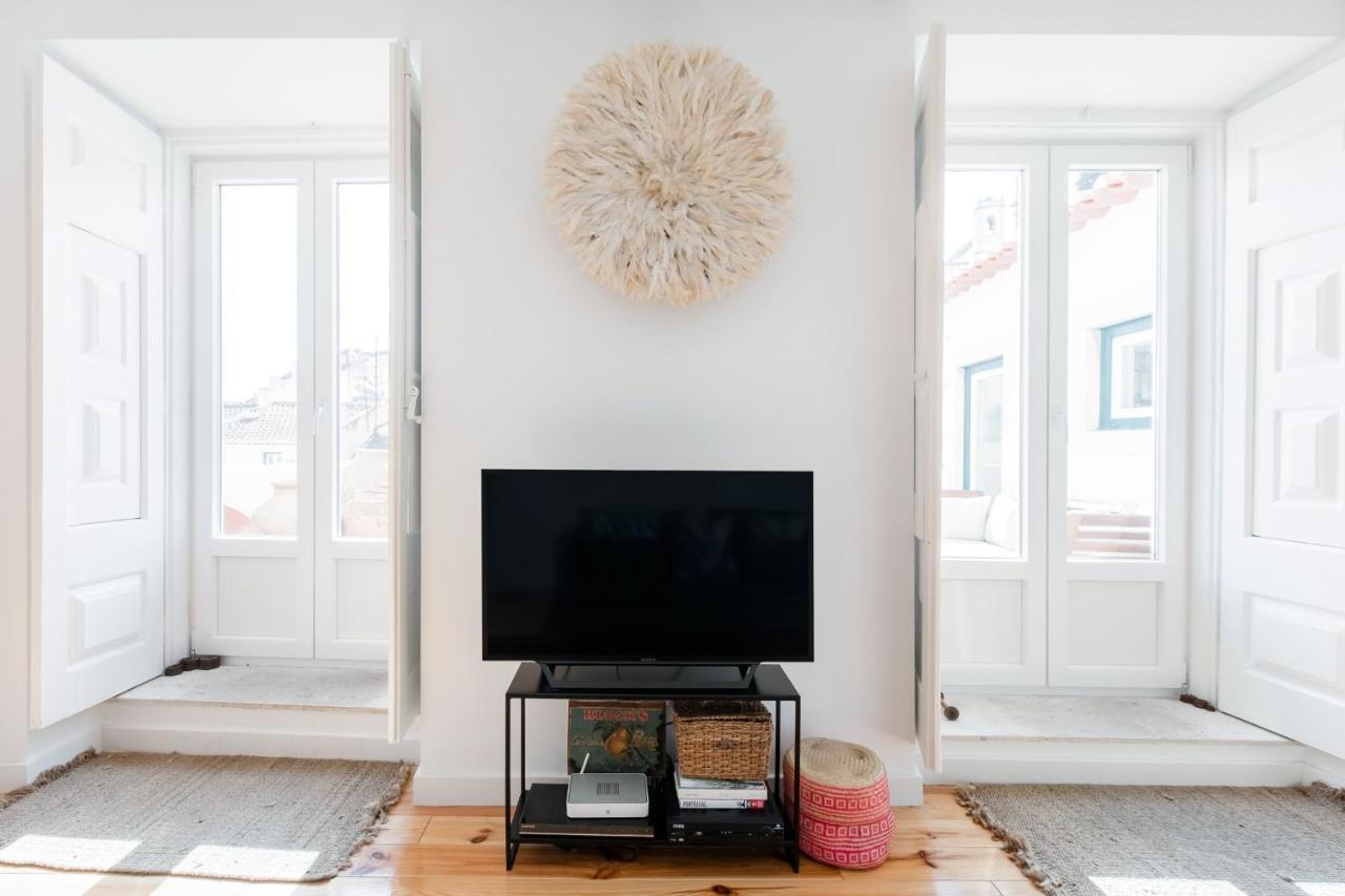 Alfama Terrace: Historic Charm With River Views Apartamento